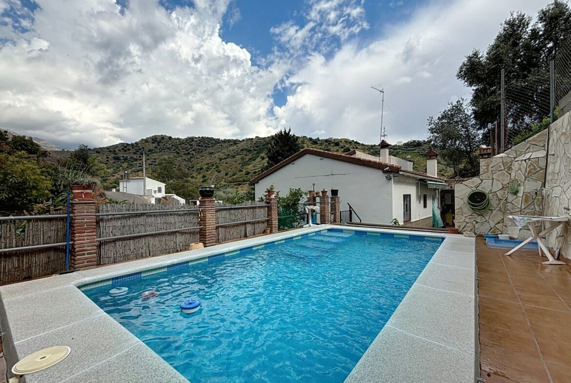 Villa te koop in La Viñuela