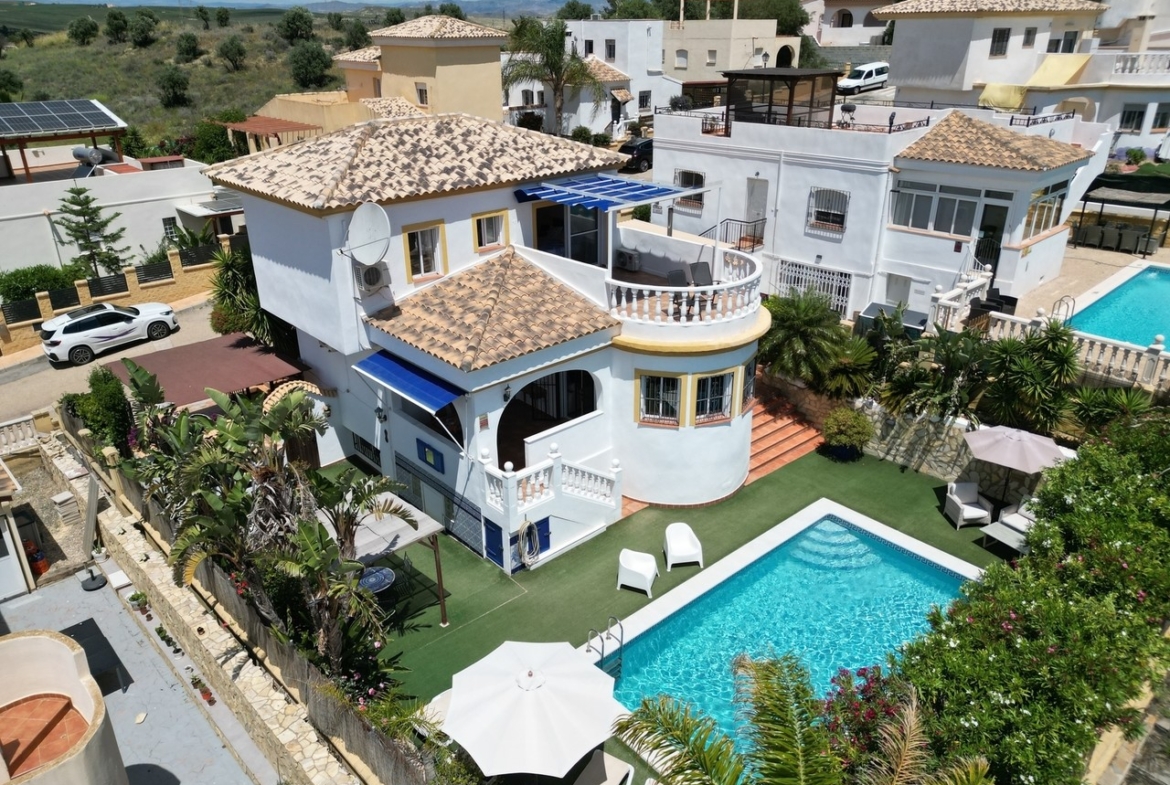 Villa te koop in Turre