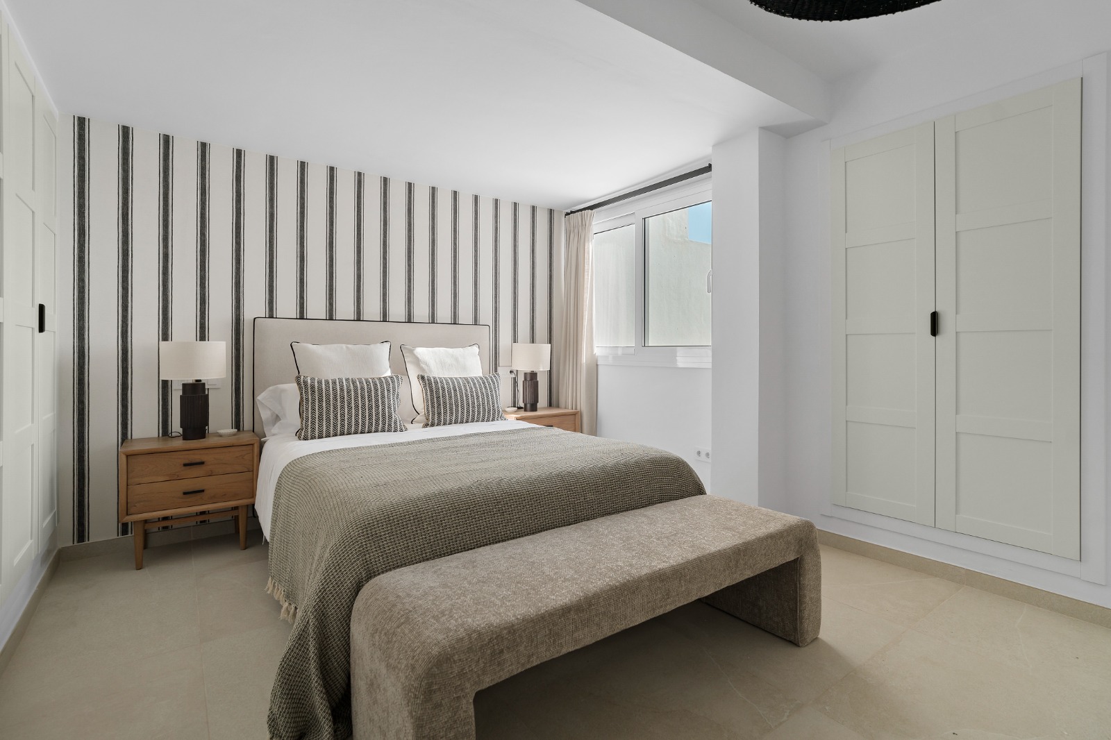 DP-100-26961906-01-1