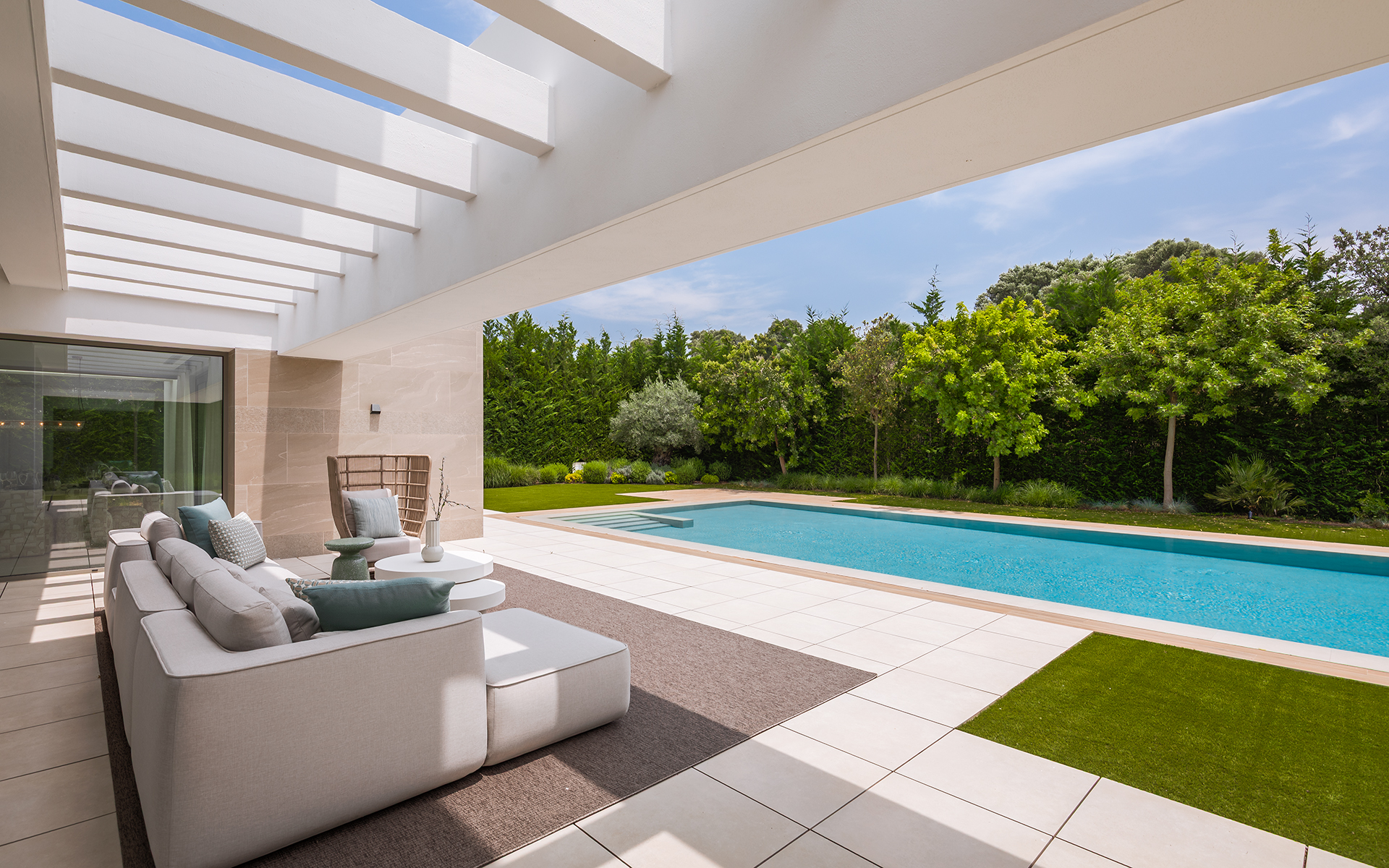 DP-100-28262035-01-18