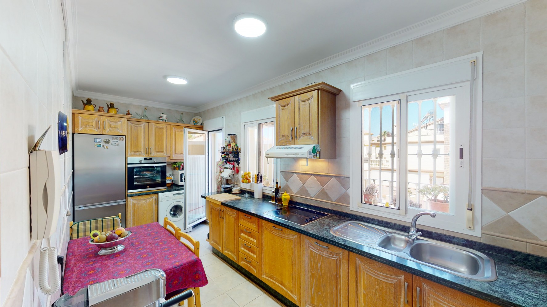 Semi-detached Villa te koop in Torre del Mar
