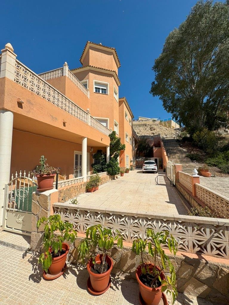 Villa te koop in Campello