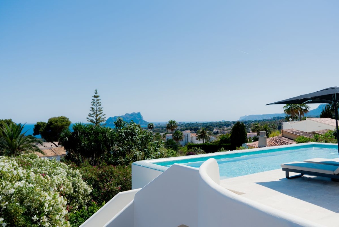 Indrukwekkende villa met zeezicht te koop in Benissa