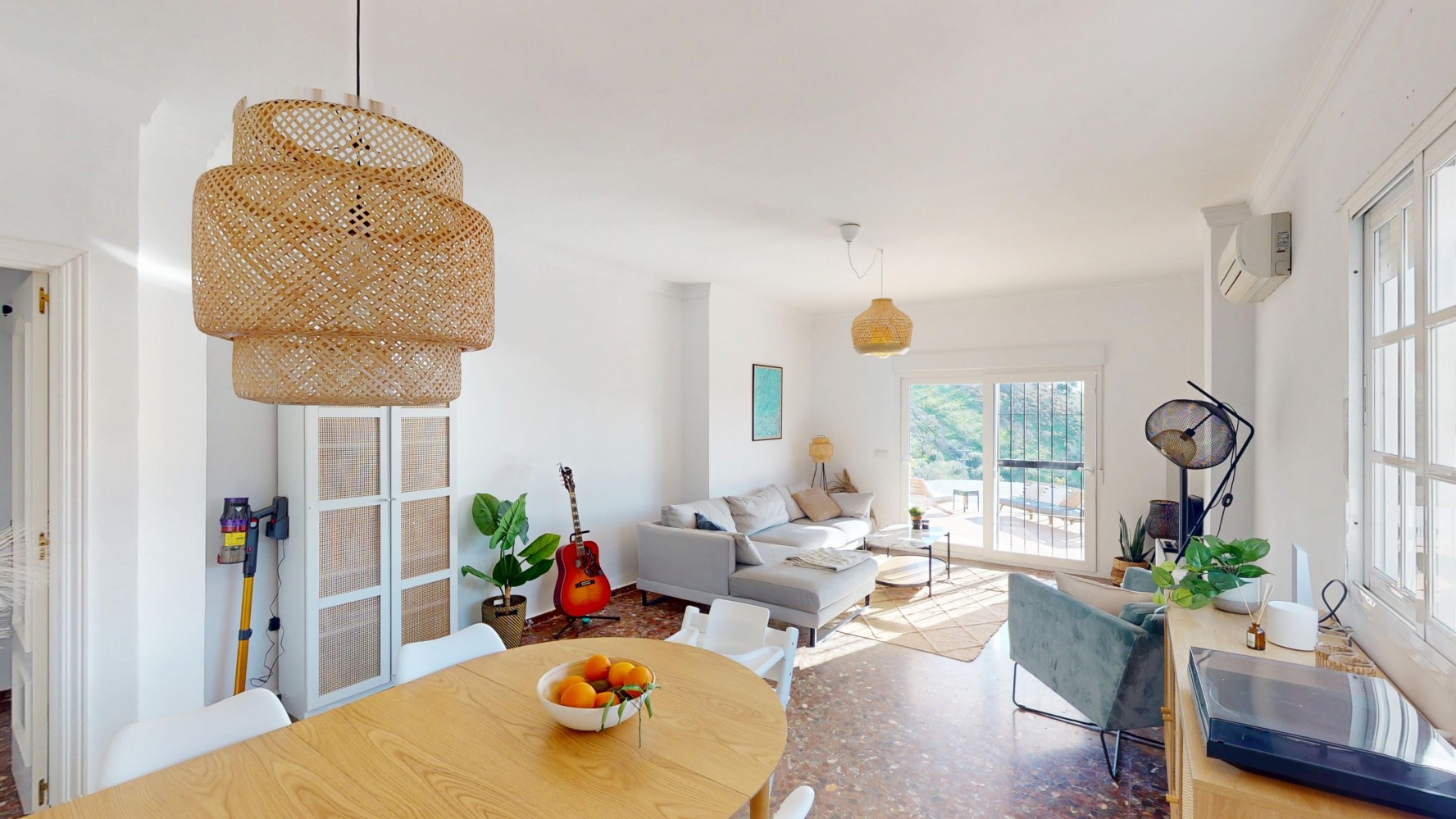 Villa te koop in Moclinejo