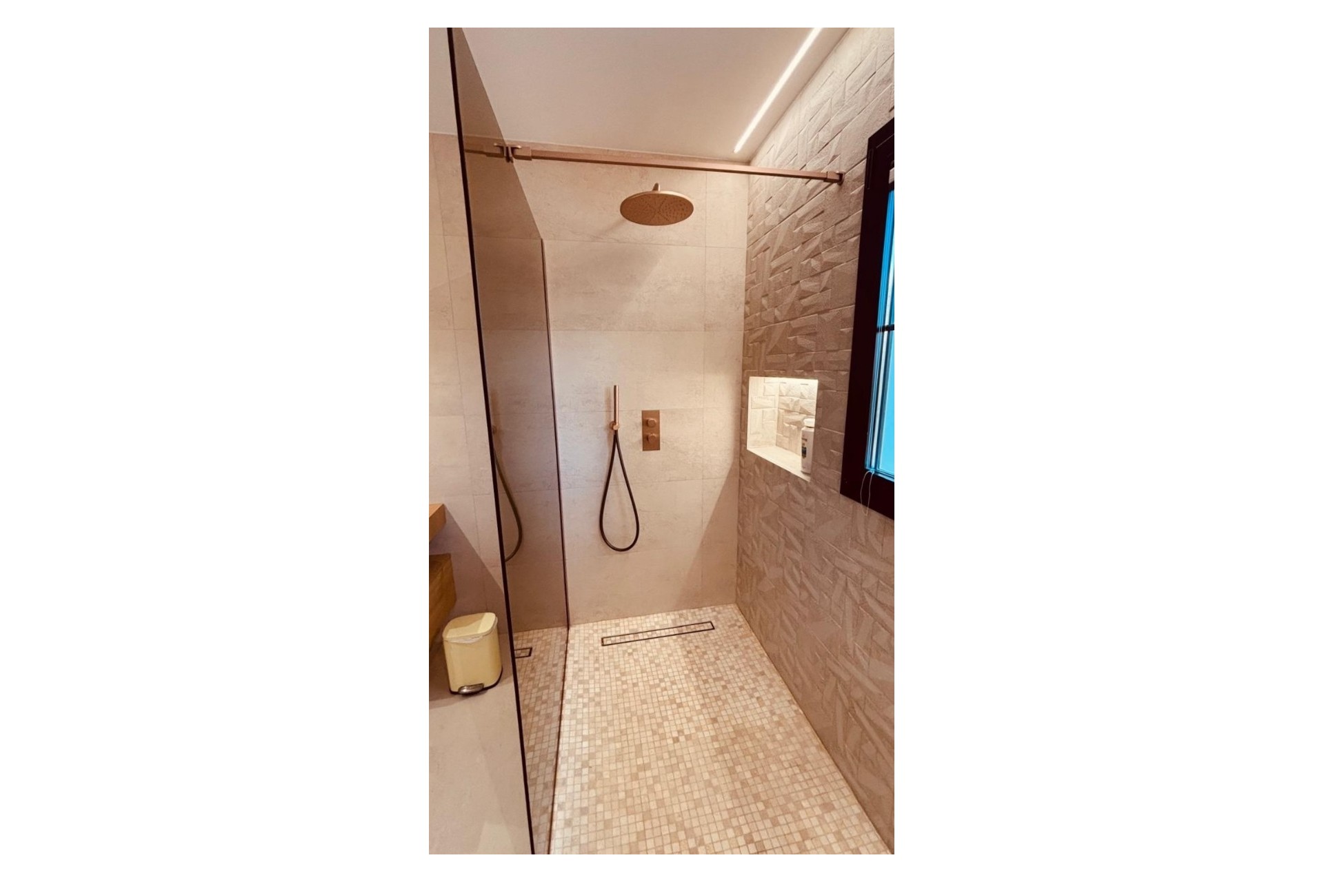 DP-02-ENJ-VI-00332-C-16 Luxe villa met zeezicht in Altea
