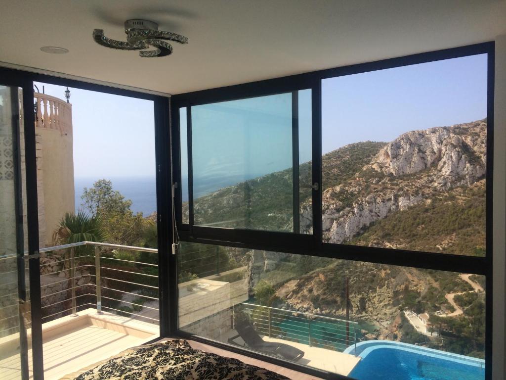 DP-02-ENJ-VI-00349-C-18 Schitterende villa met zeezicht te koop in Javea