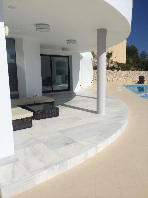 DP-02-ENJ-VI-00349-C-23 Schitterende villa met zeezicht te koop in Javea