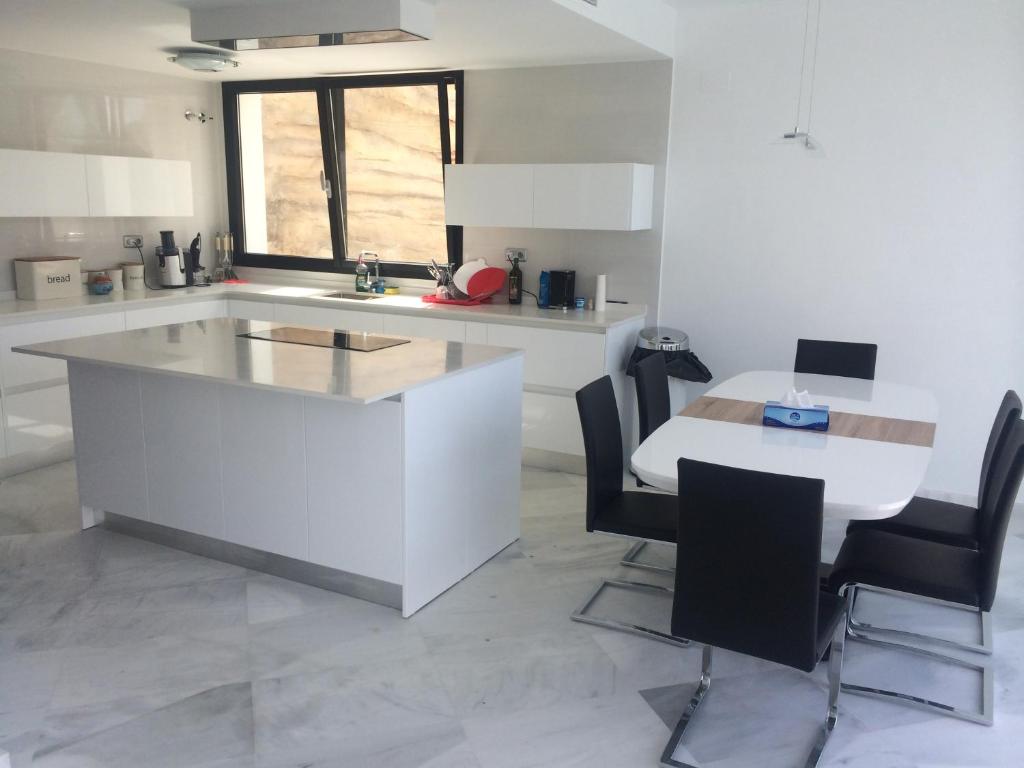DP-02-ENJ-VI-00349-C-6 Schitterende villa met zeezicht te koop in Javea