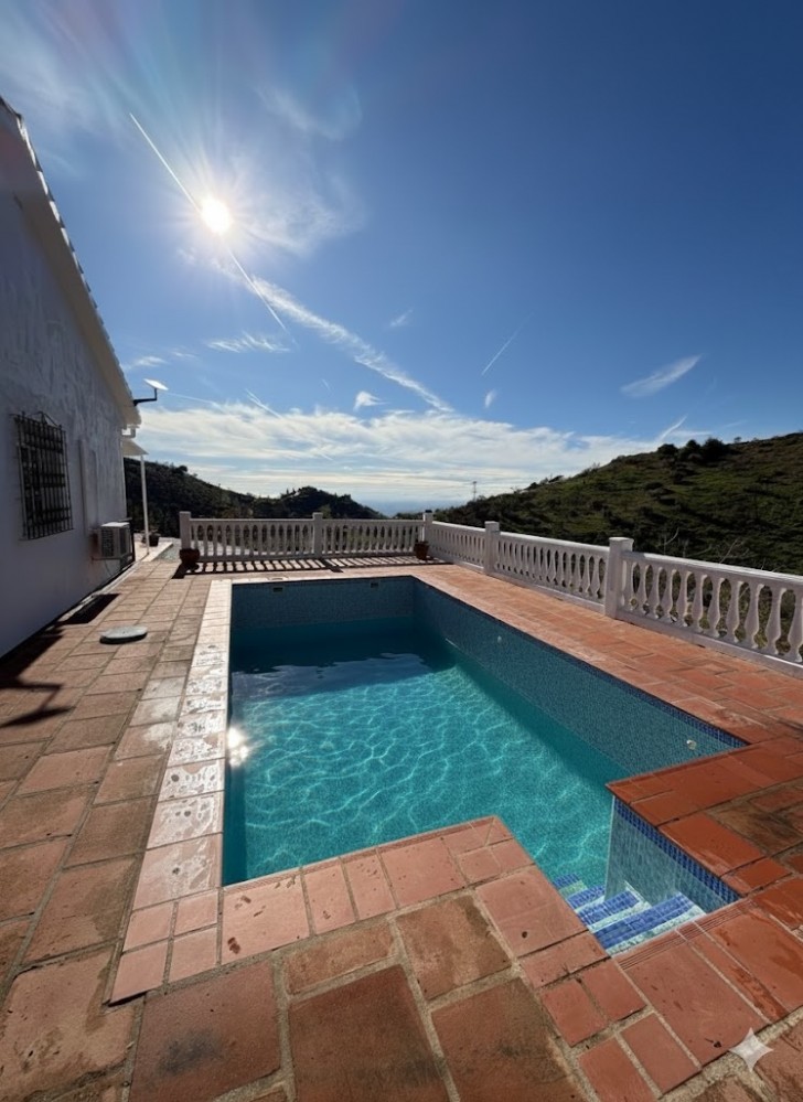 Villa te koop in Moclinejo