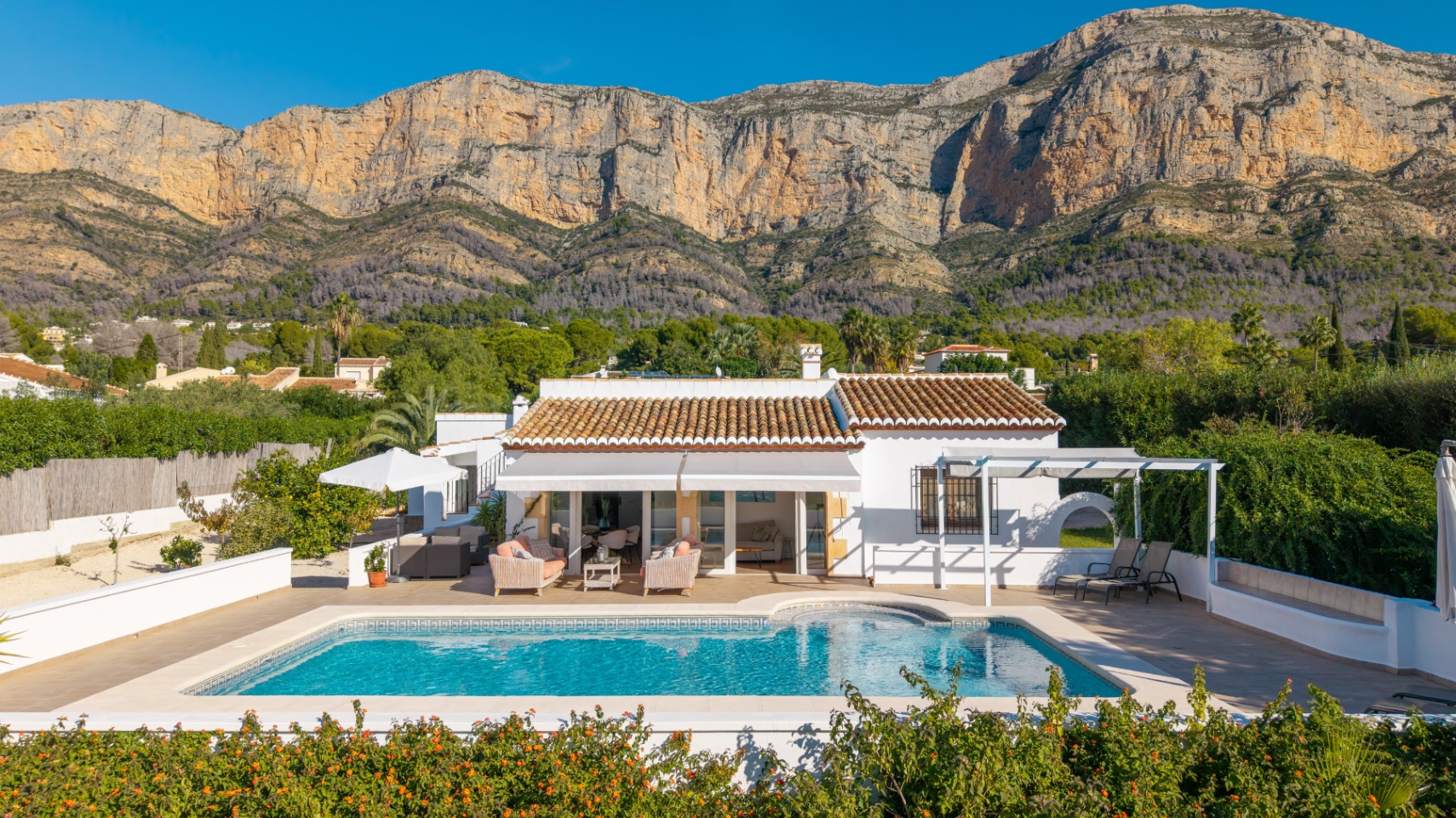 Gerenoveerde villa te koop in Javea