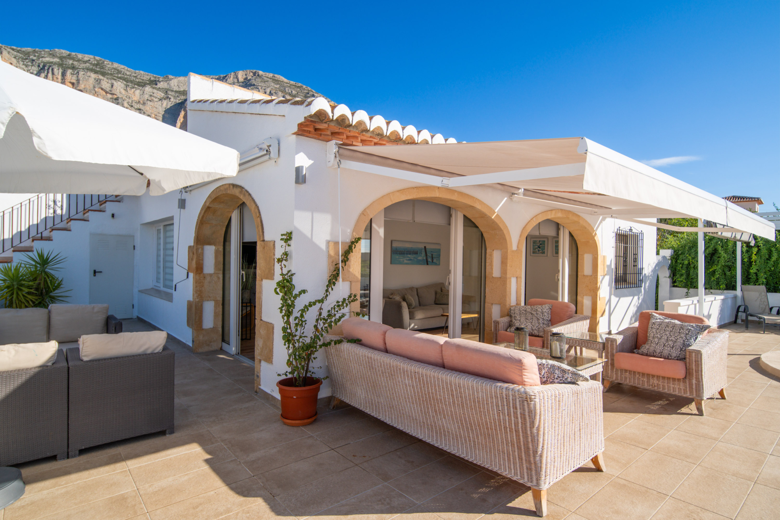 Gerenoveerde villa te koop in Javea