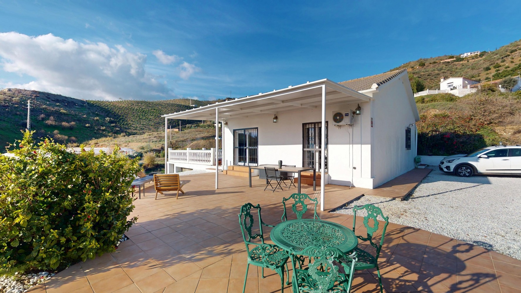 Villa te koop in Moclinejo