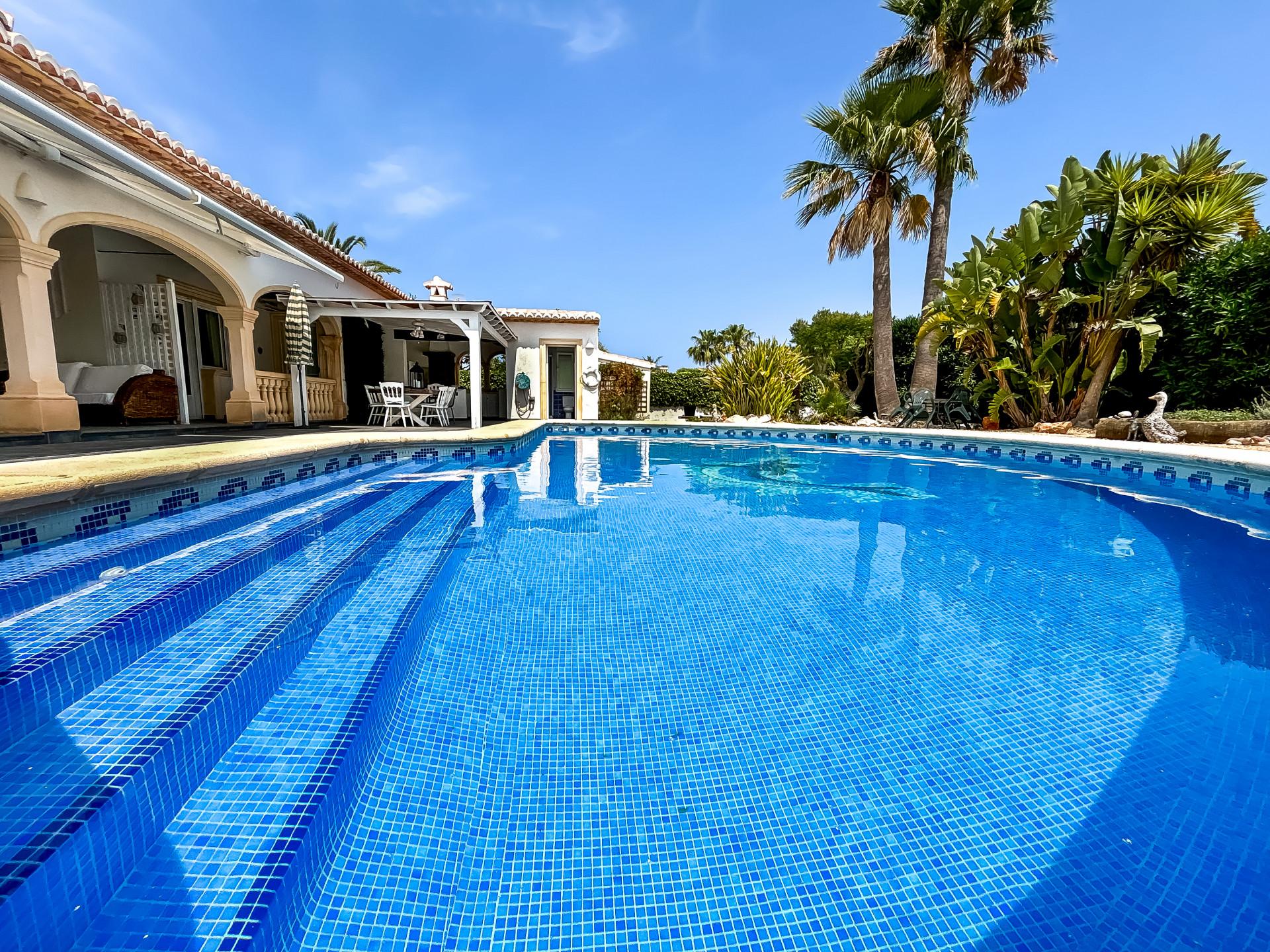 Gelijkvloerse villa te koop in Javea