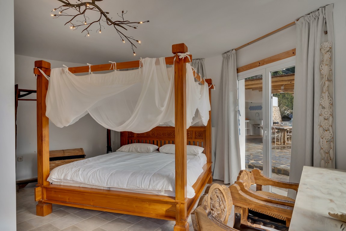 Ruime villa met zeezicht te koop in Moraira