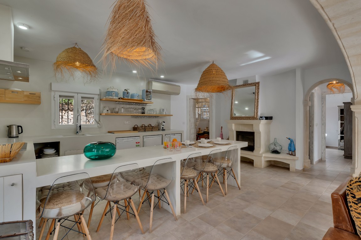 Ruime villa met zeezicht te koop in Moraira