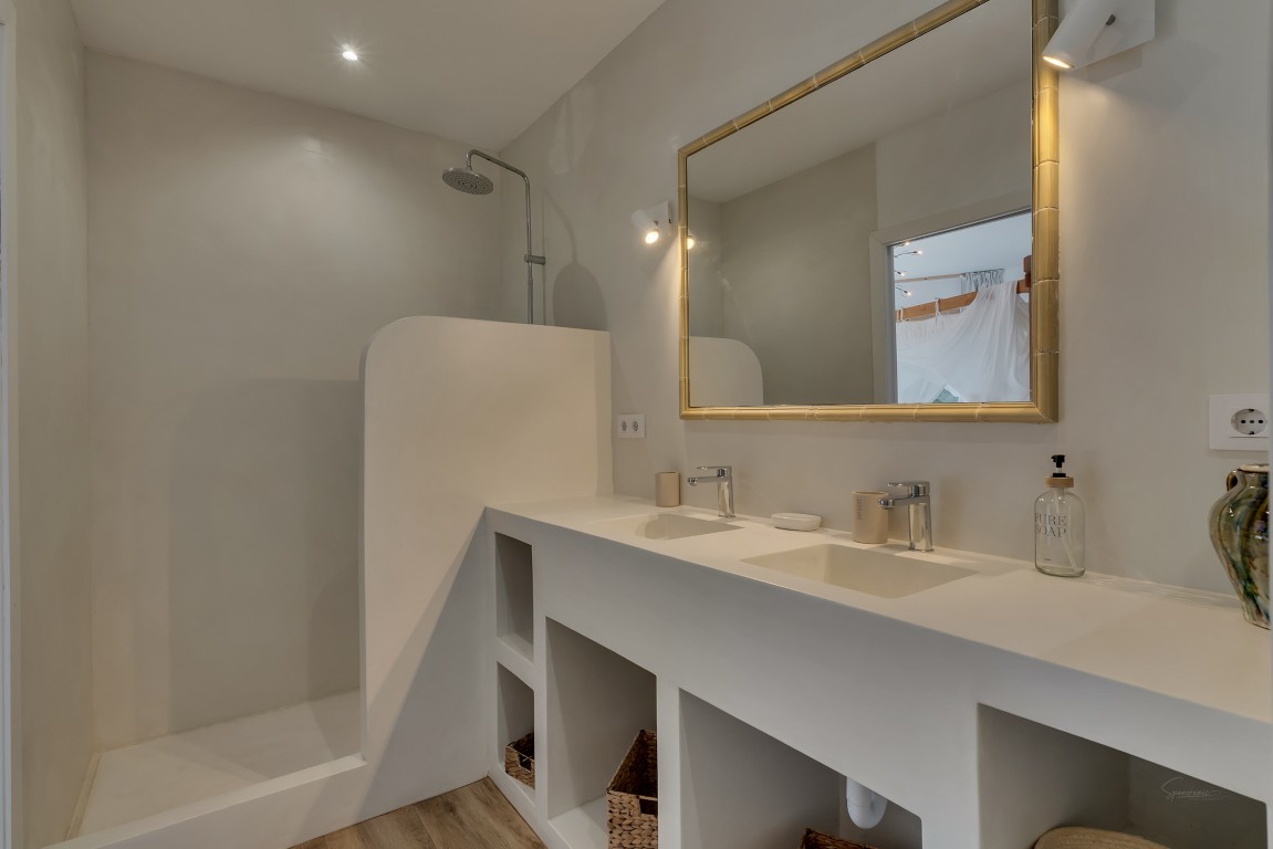 Ruime villa met zeezicht te koop in Moraira