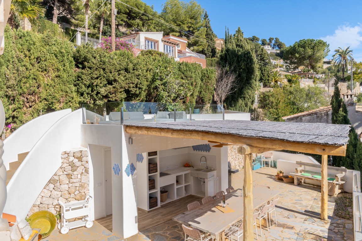Ruime villa met zeezicht te koop in Moraira