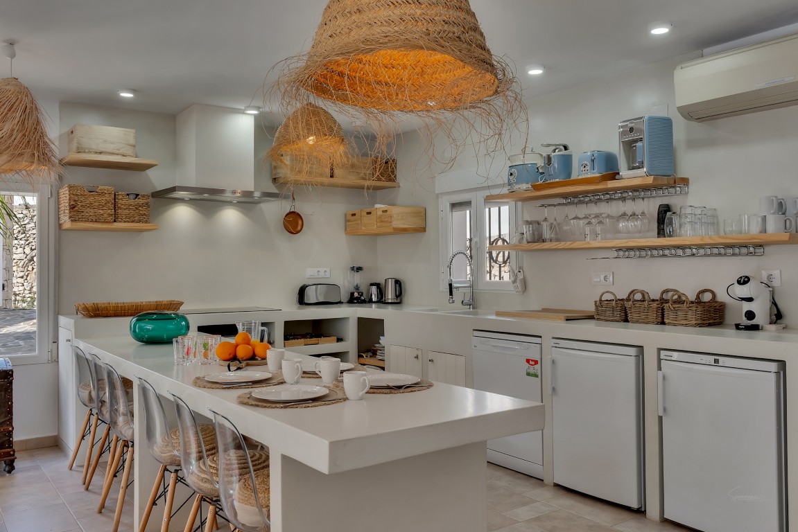 Ruime villa met zeezicht te koop in Moraira