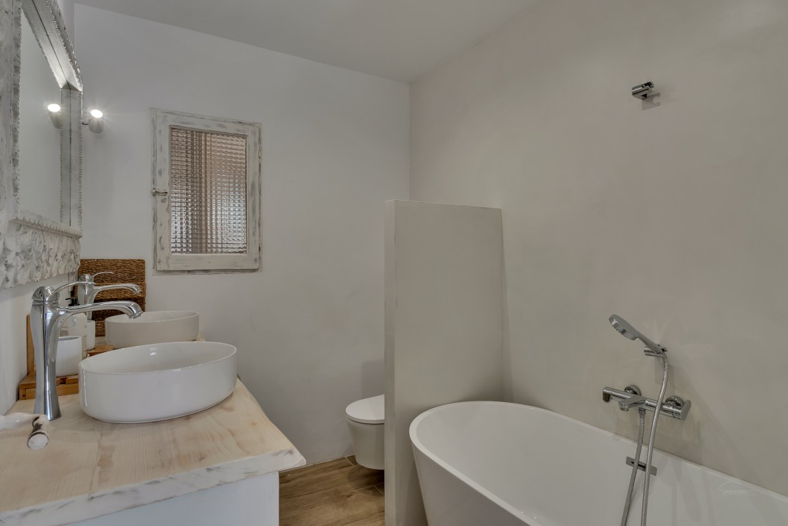 Ruime villa met zeezicht te koop in Moraira