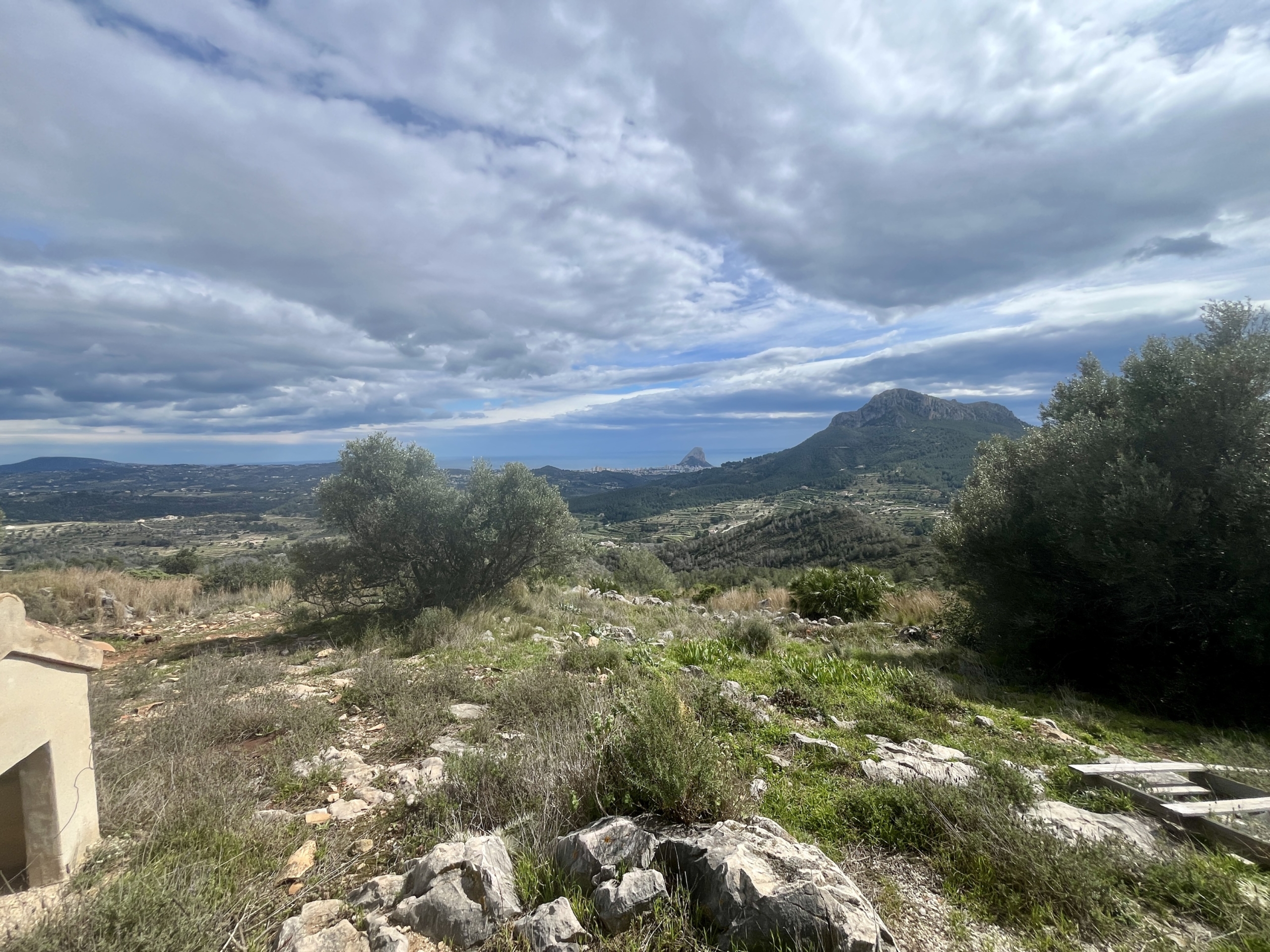 Unieke finca met zeezicht op een droomperceel in Benissa