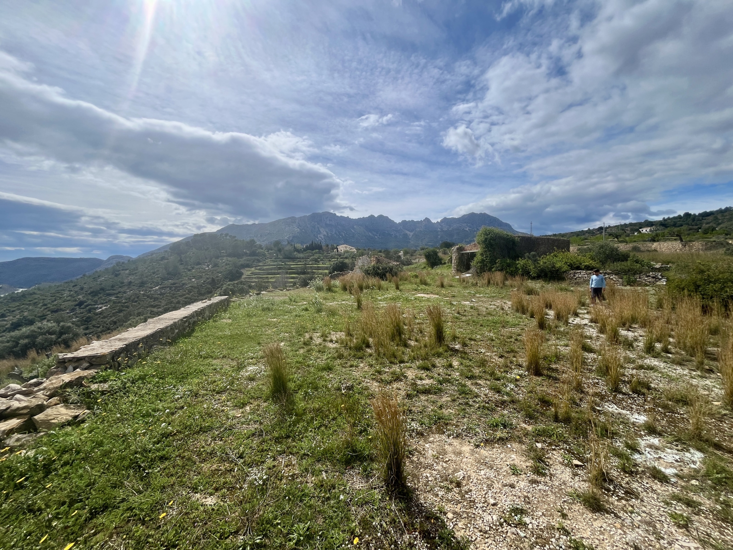 Unieke finca met zeezicht op een droomperceel in Benissa