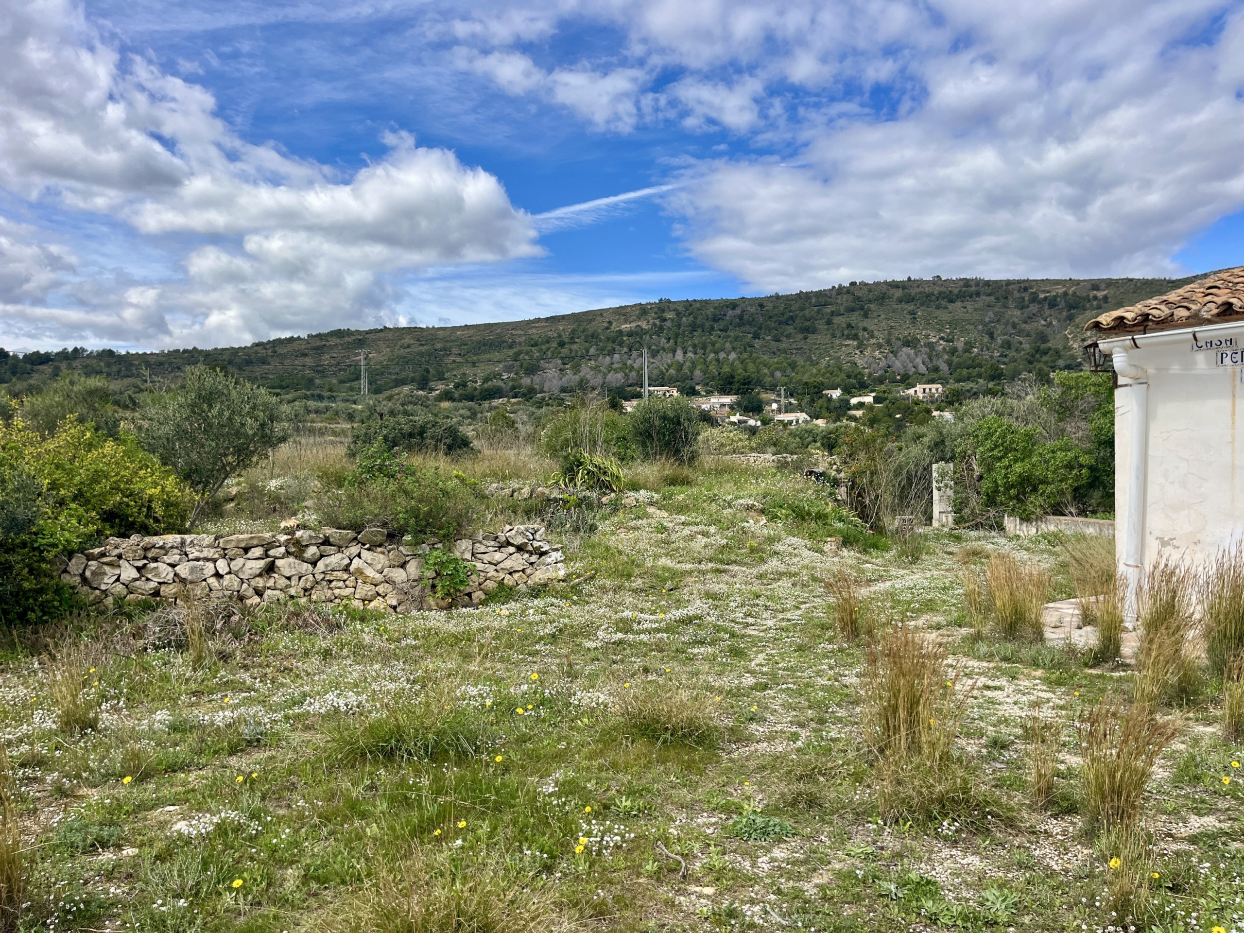 Unieke finca met zeezicht op een droomperceel in Benissa