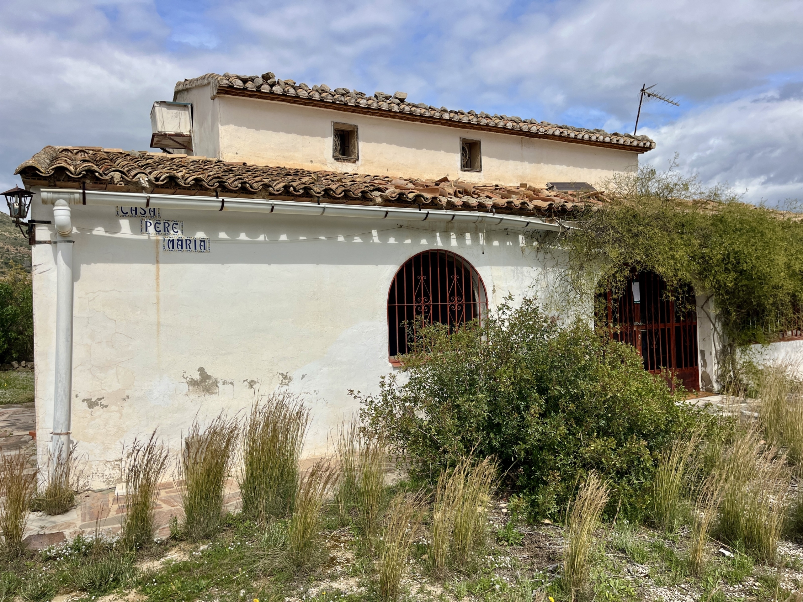 Unieke finca met zeezicht op een droomperceel in Benissa