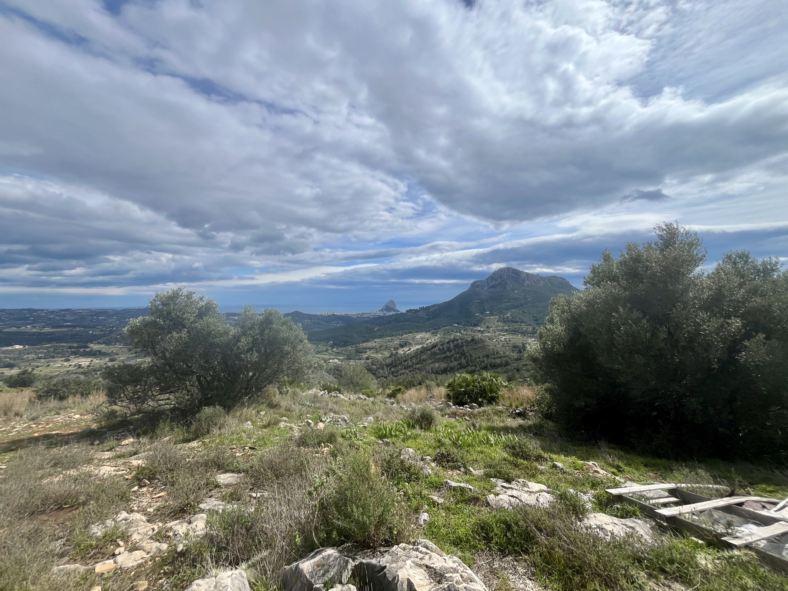 Unieke finca met zeezicht op een droomperceel in Benissa