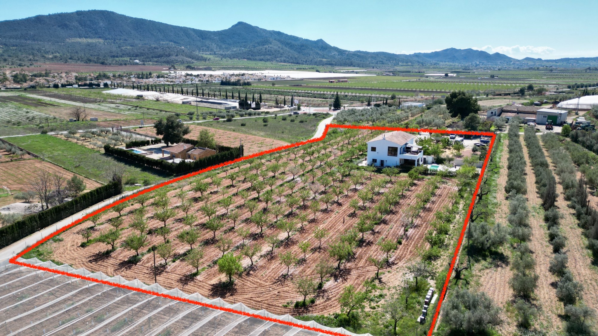 Finca-stijl villa op een enorm landgoed in de Hondón Vallei