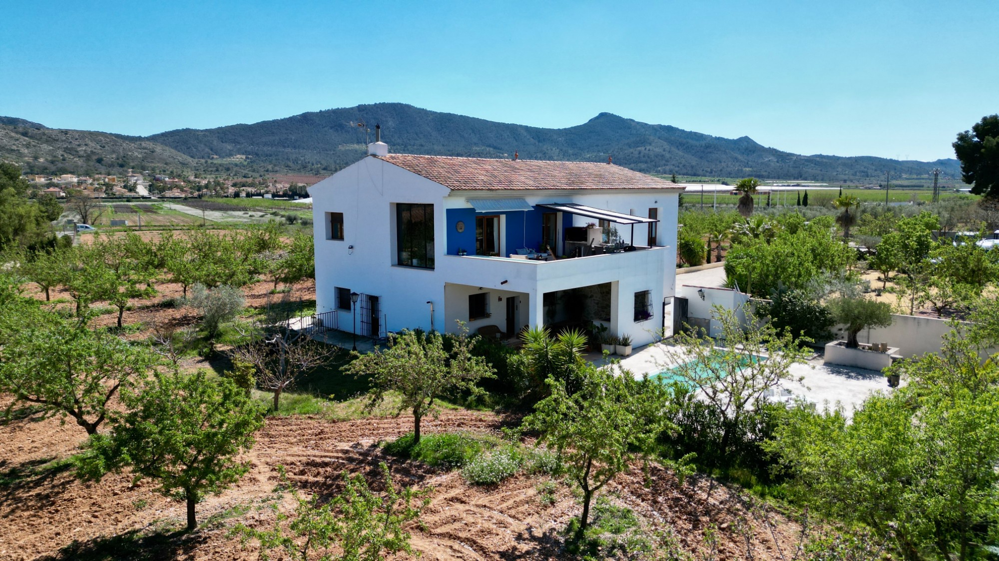 Finca-stijl villa op een enorm landgoed in de Hondón Vallei