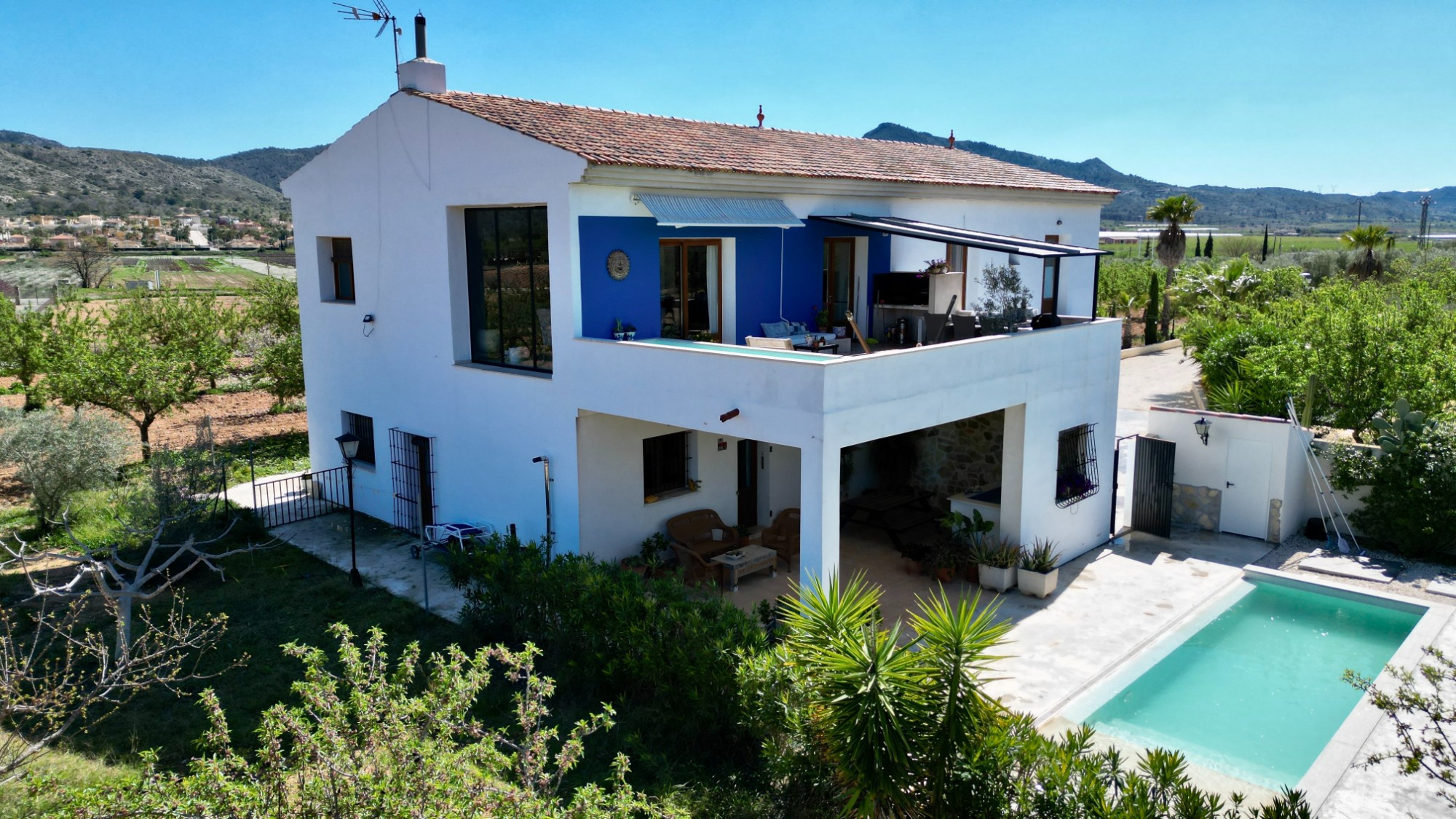 Finca-stijl villa op een enorm landgoed in de Hondón Vallei
