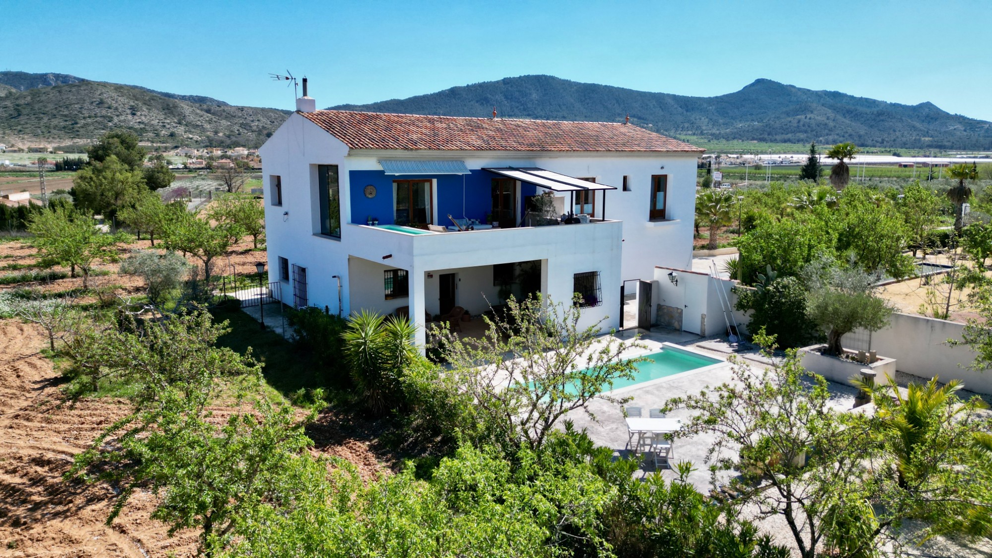 Finca-stijl villa op een enorm landgoed in de Hondón Vallei