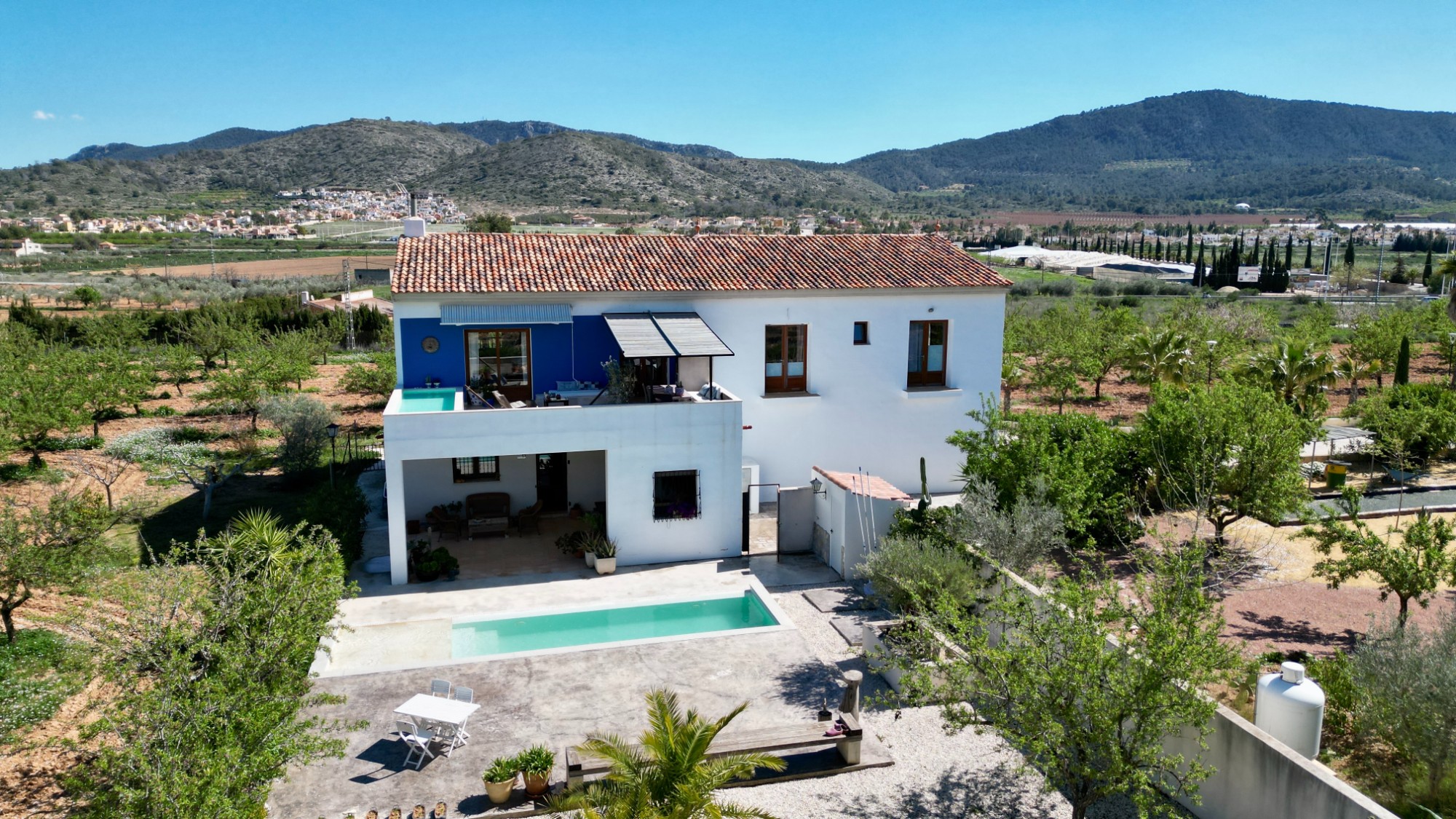Finca-stijl villa op een enorm landgoed in de Hondón Vallei