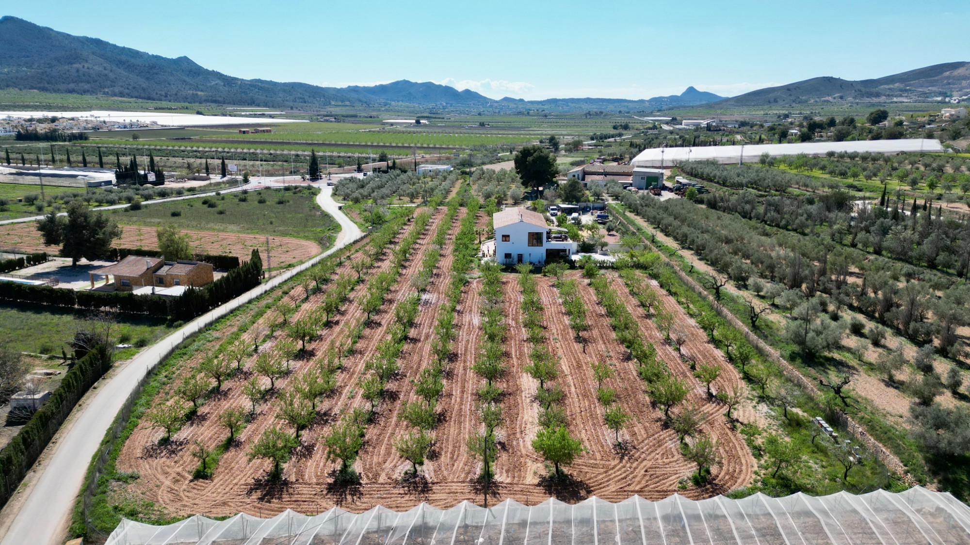 Finca-stijl villa op een enorm landgoed in de Hondón Vallei