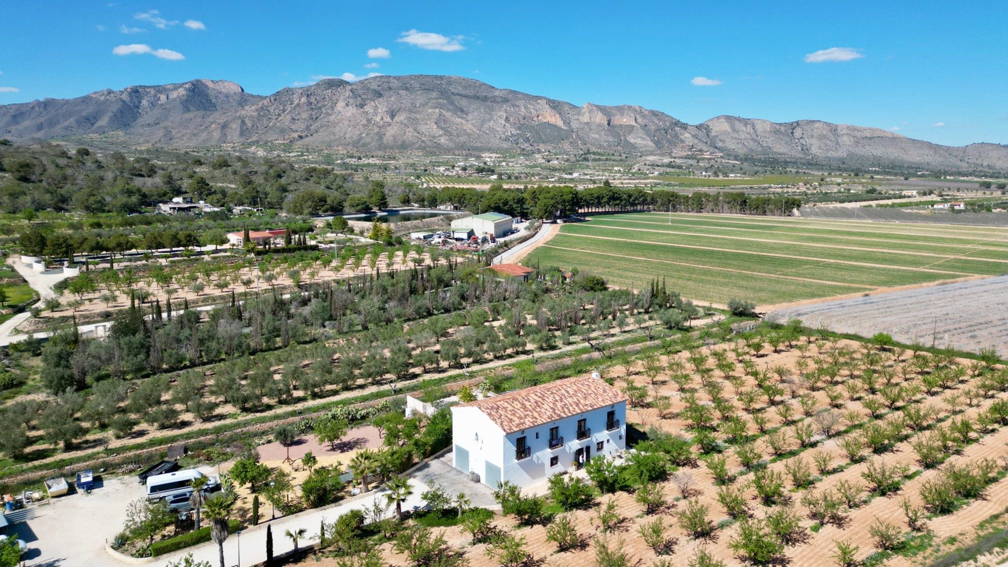 Finca-stijl villa op een enorm landgoed in de Hondón Vallei