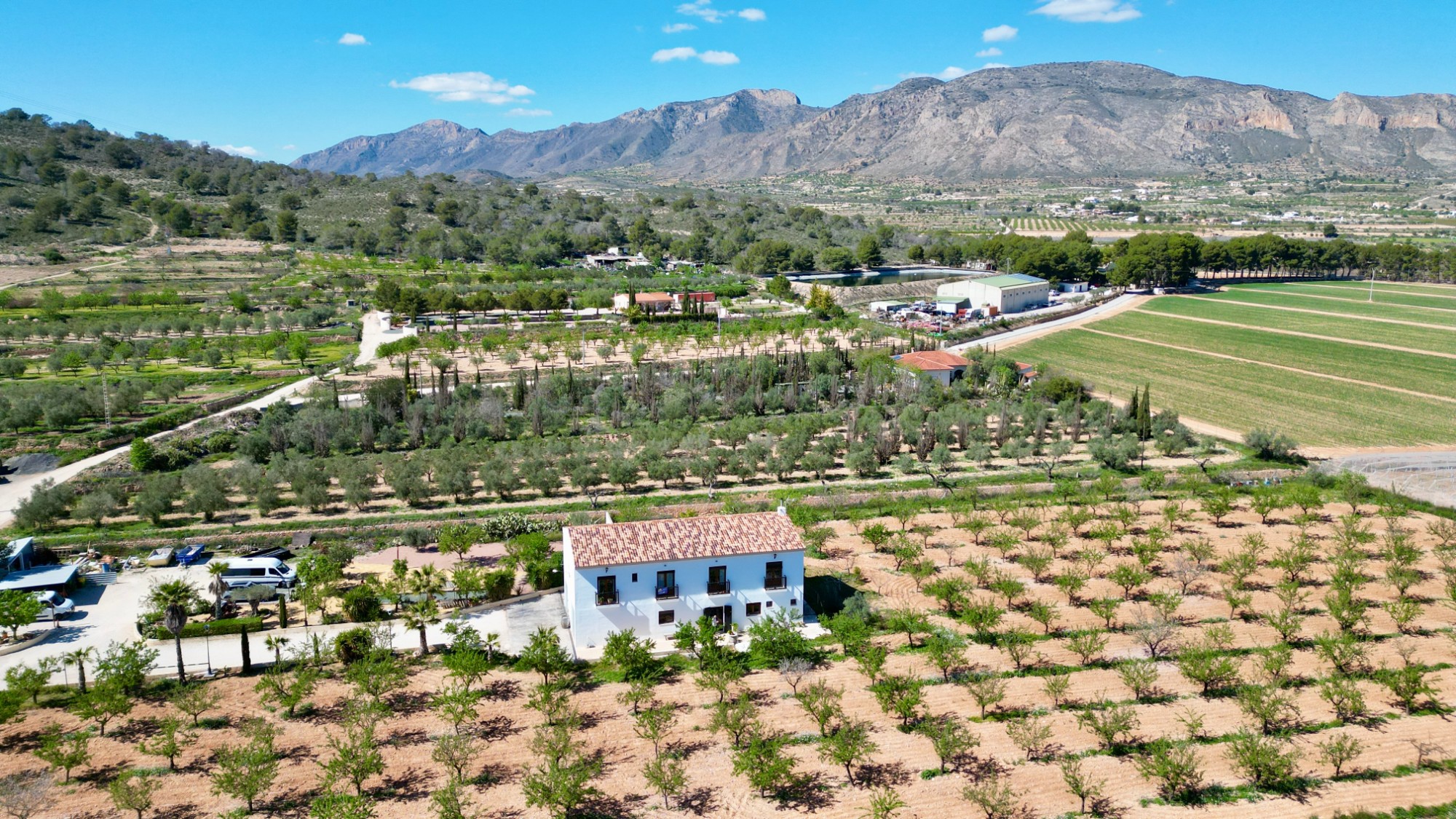 Finca-stijl villa op een enorm landgoed in de Hondón Vallei
