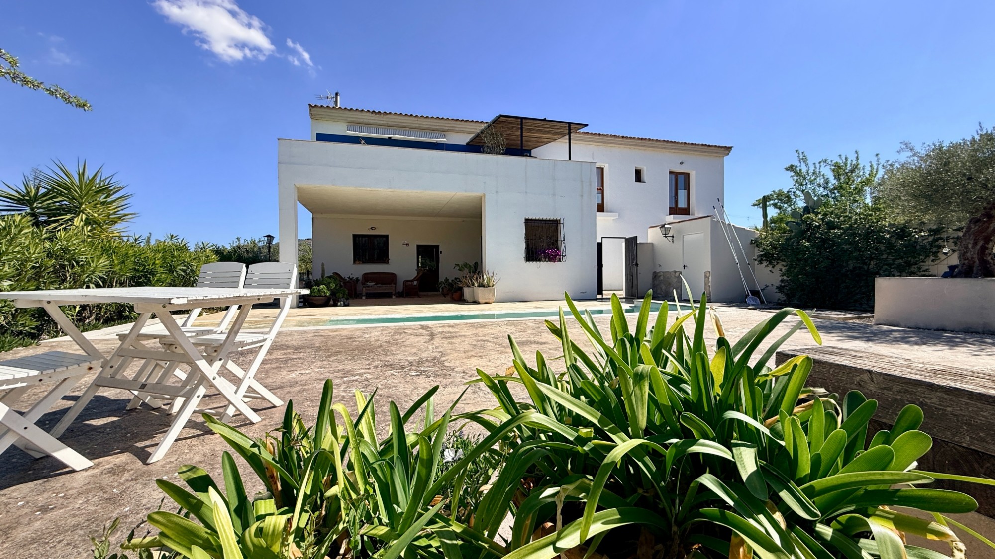 Finca-stijl villa op een enorm landgoed in de Hondón Vallei