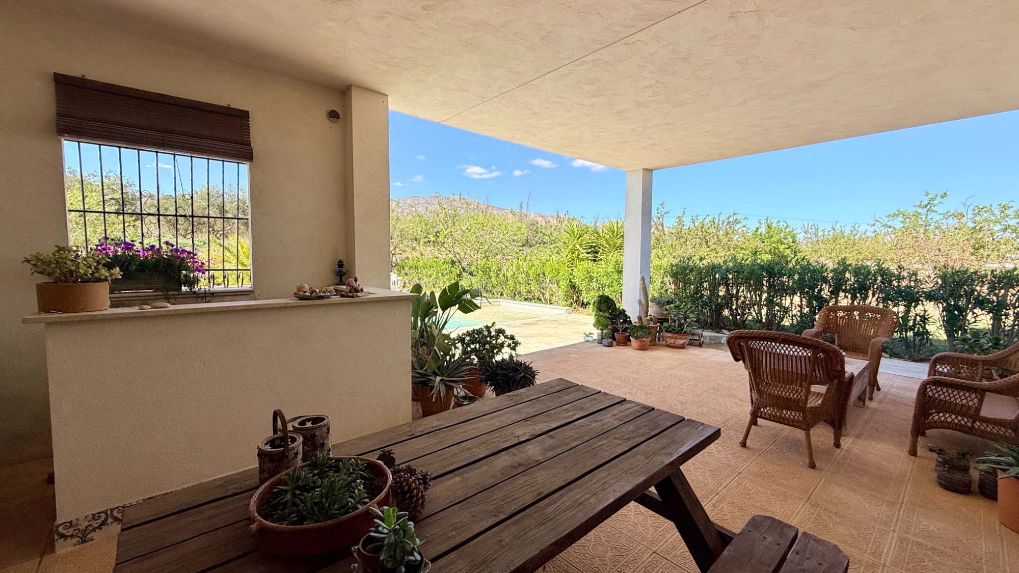 Finca-stijl villa op een enorm landgoed in de Hondón Vallei
