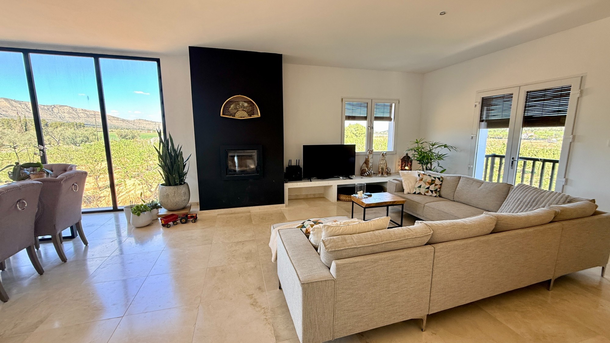 Finca-stijl villa op een enorm landgoed in de Hondón Vallei