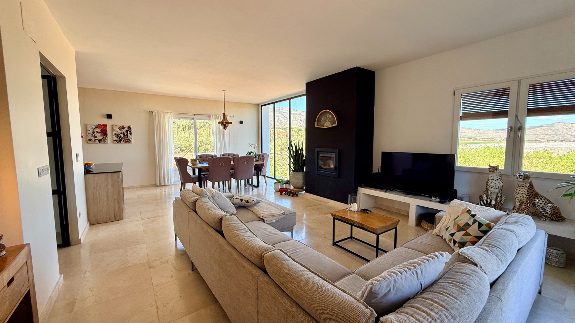 Finca-stijl villa op een enorm landgoed in de Hondón Vallei