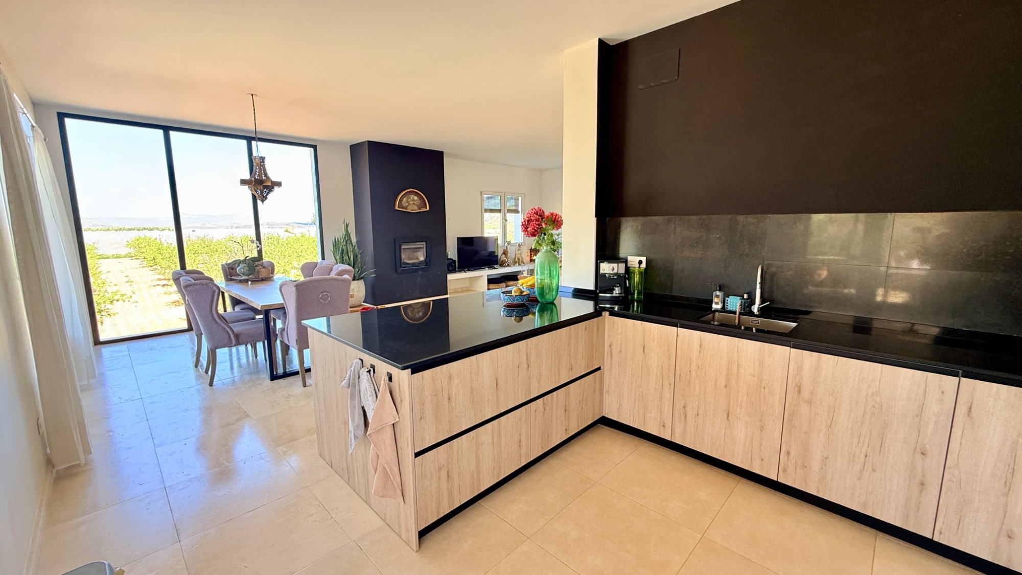 Finca-stijl villa op een enorm landgoed in de Hondón Vallei