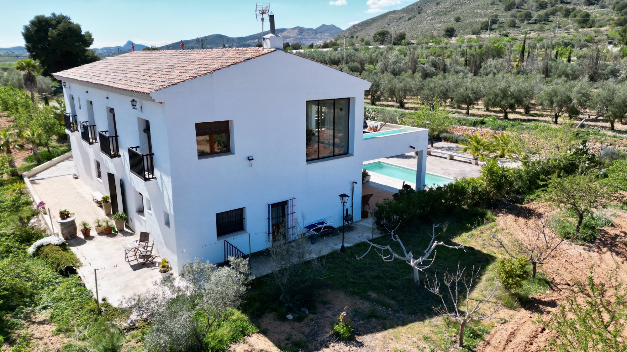 Finca-stijl villa op een enorm landgoed in de Hondón Vallei