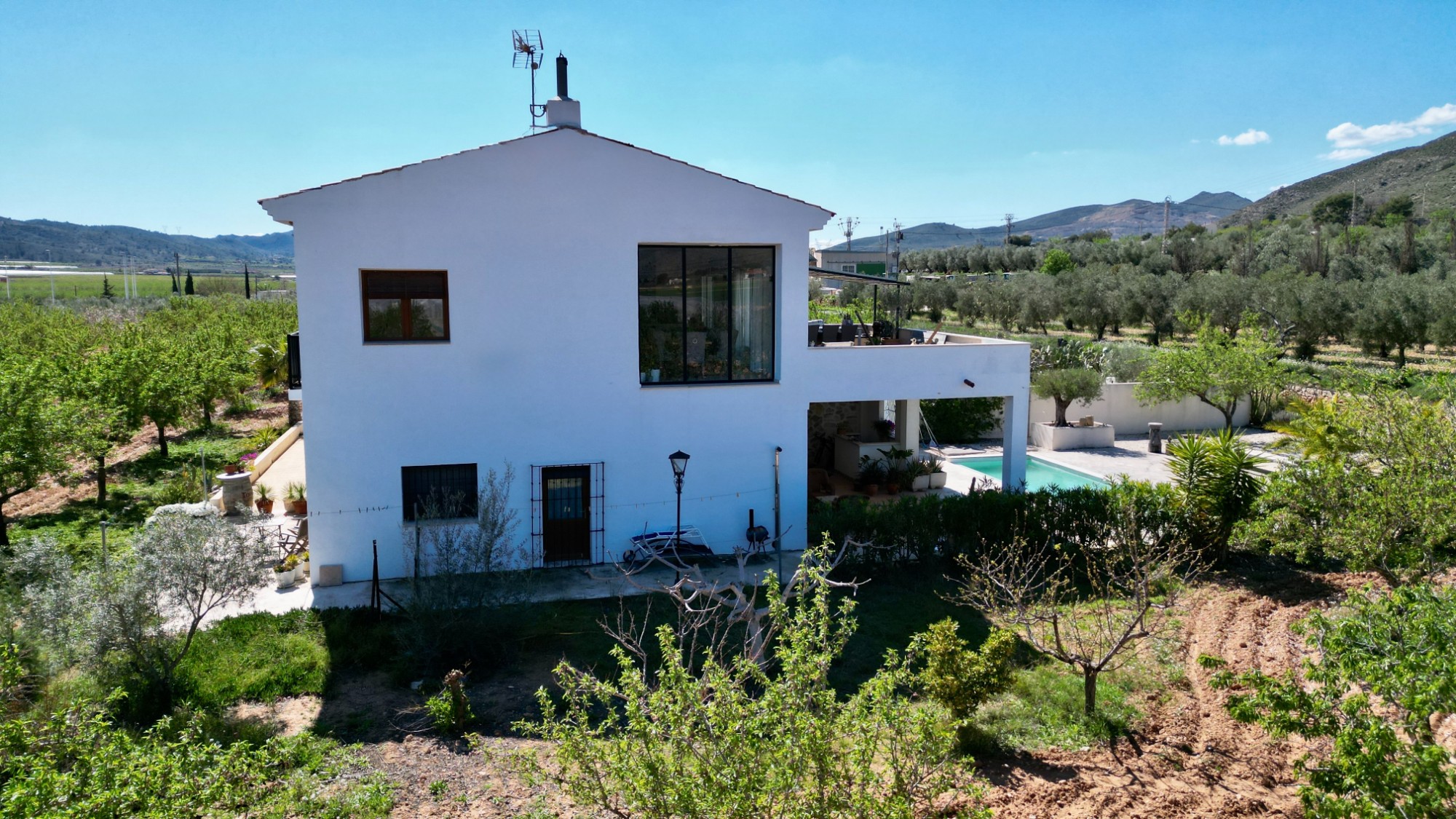 Finca-stijl villa op een enorm landgoed in de Hondón Vallei