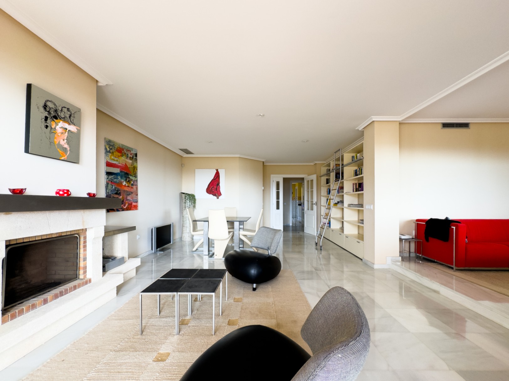 Sfeervol hoekappartement met zeezicht en privétuin in Altea Hills