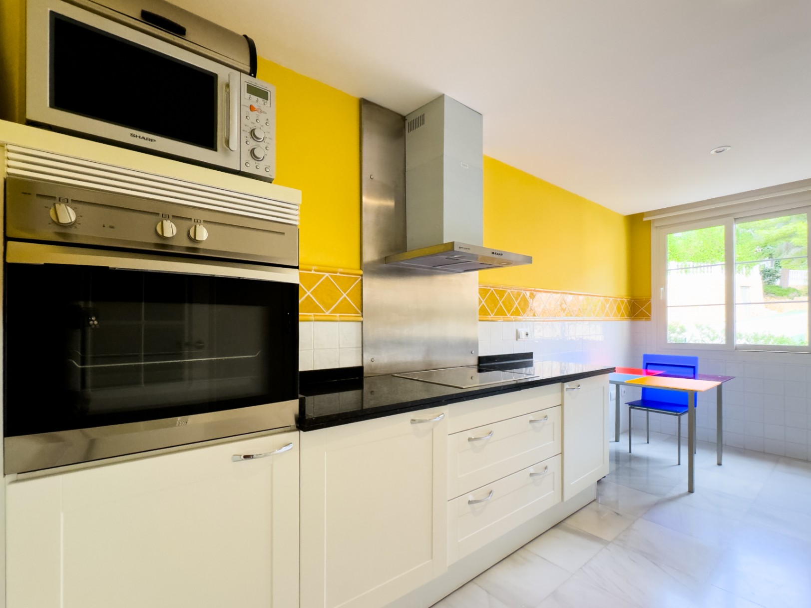 Sfeervol hoekappartement met zeezicht en privétuin in Altea Hills