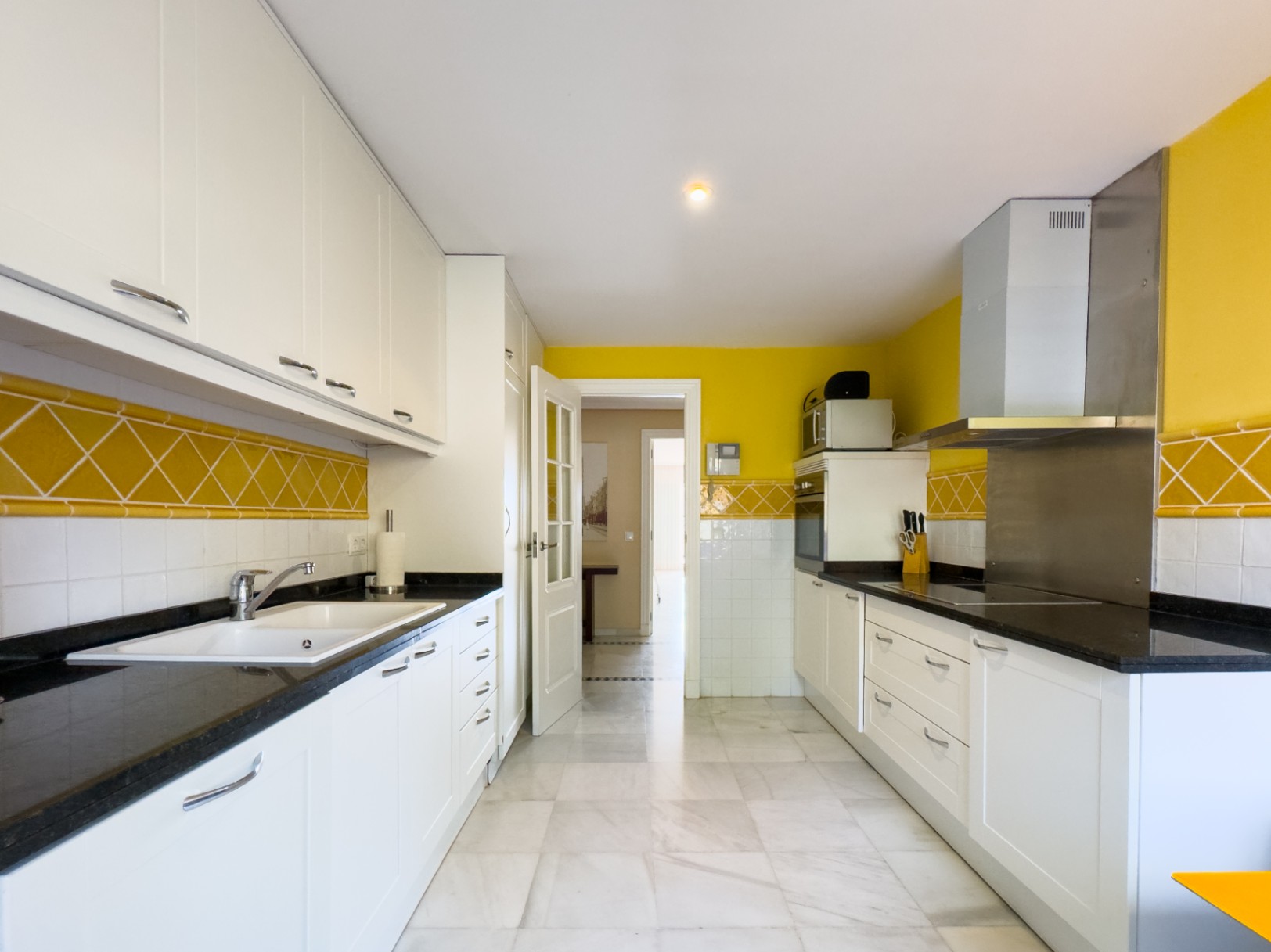 Sfeervol hoekappartement met zeezicht en privétuin in Altea Hills