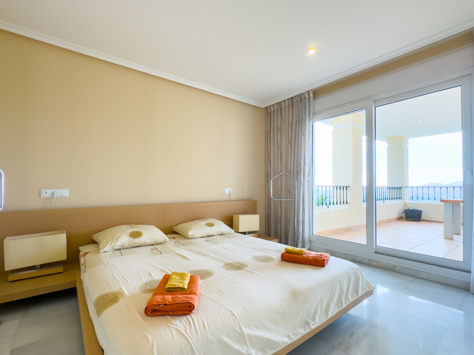 Sfeervol hoekappartement met zeezicht en privétuin in Altea Hills