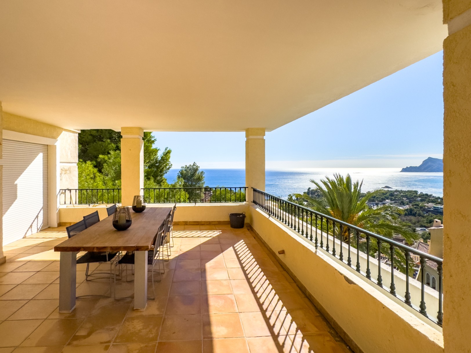 Sfeervol hoekappartement met zeezicht en privétuin in Altea Hills