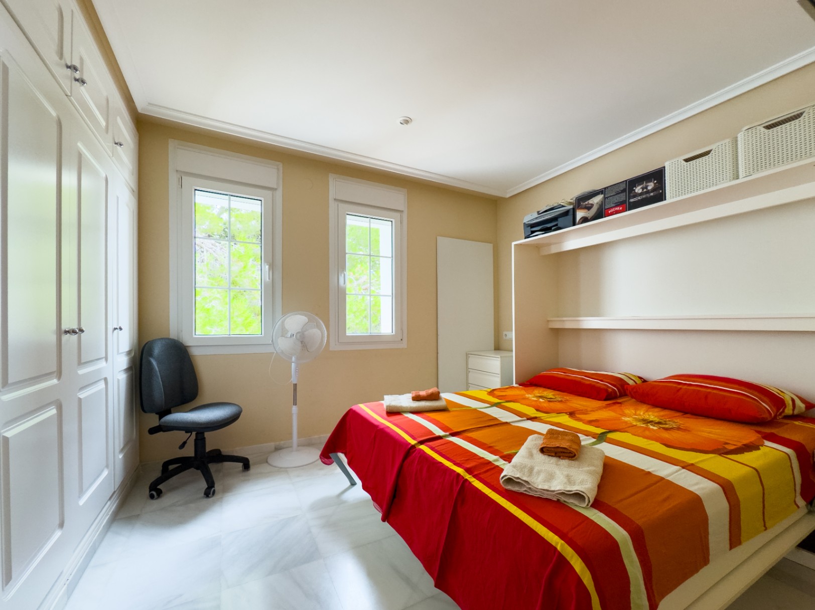Sfeervol hoekappartement met zeezicht en privétuin in Altea Hills