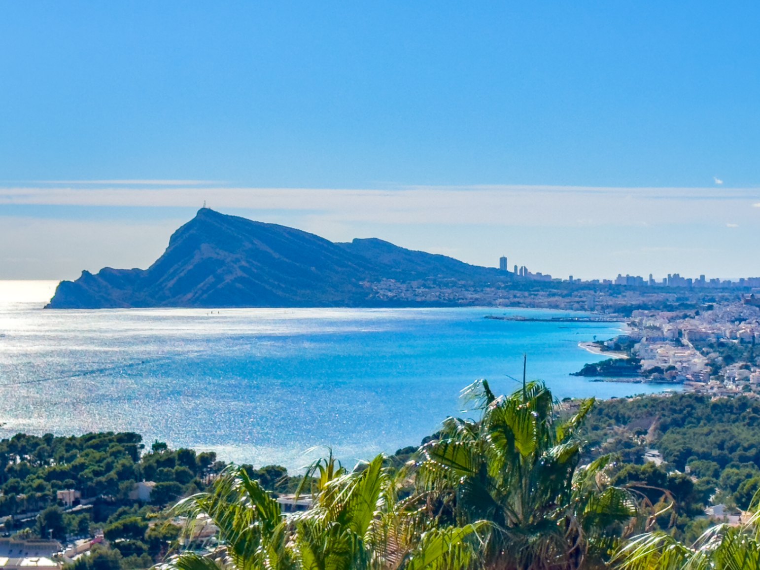 Sfeervol hoekappartement met zeezicht en privétuin in Altea Hills